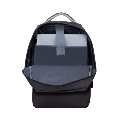 Kit Rivacase 7563 con borsa nera per notebook da 15.6 pollici e mouse wireless.