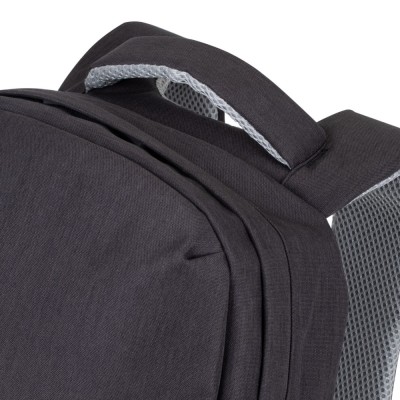 Kit Rivacase 7563 con borsa nera per notebook da 15.6 pollici e mouse wireless.