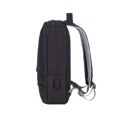 Kit Rivacase 7563 con borsa nera per notebook da 15.6 pollici e mouse wireless.