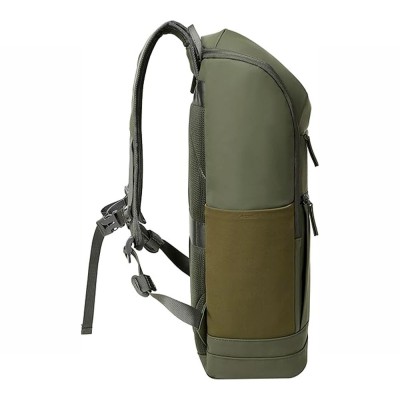 Zaino urbano verde oliva Rivacase Eden 7856 realizzato con materiali riciclati per laptop 15.6 pollici