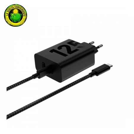 Caricabatterie da muro nero Motorola TurboPower 125W Duo con due porte USB-C e cavo incluso.