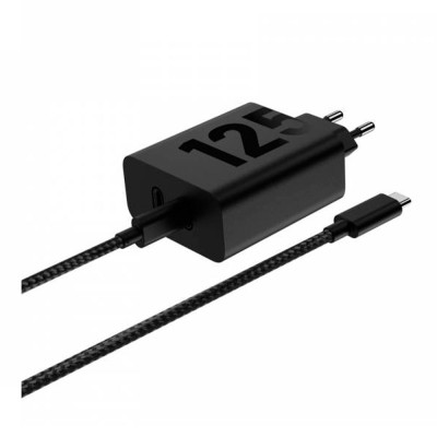 Caricabatterie da muro nero Motorola TurboPower 125W Duo con due porte USB-C e cavo incluso.